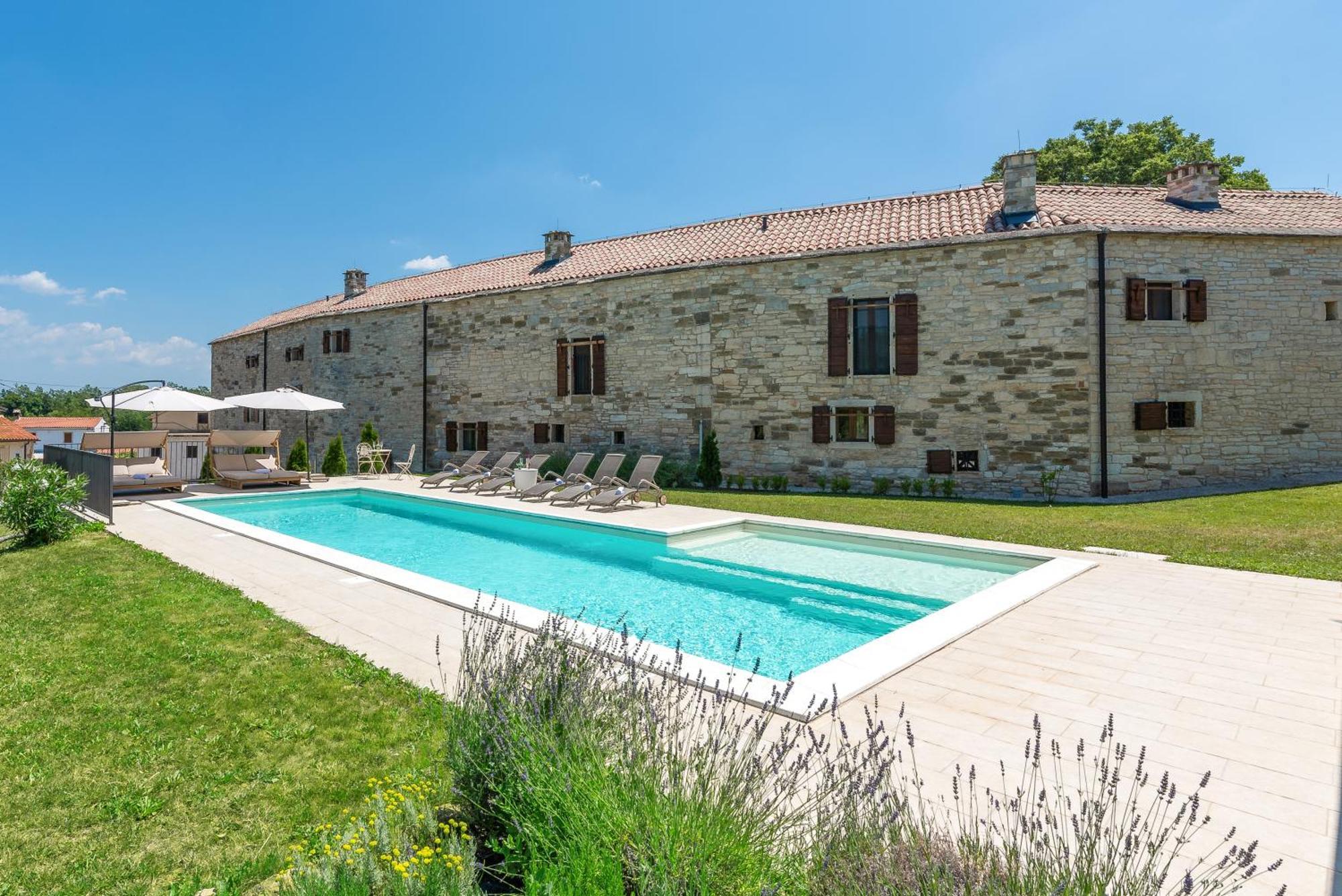 Villas Martincici With Large Pool Grožnjan Dış mekan fotoğraf