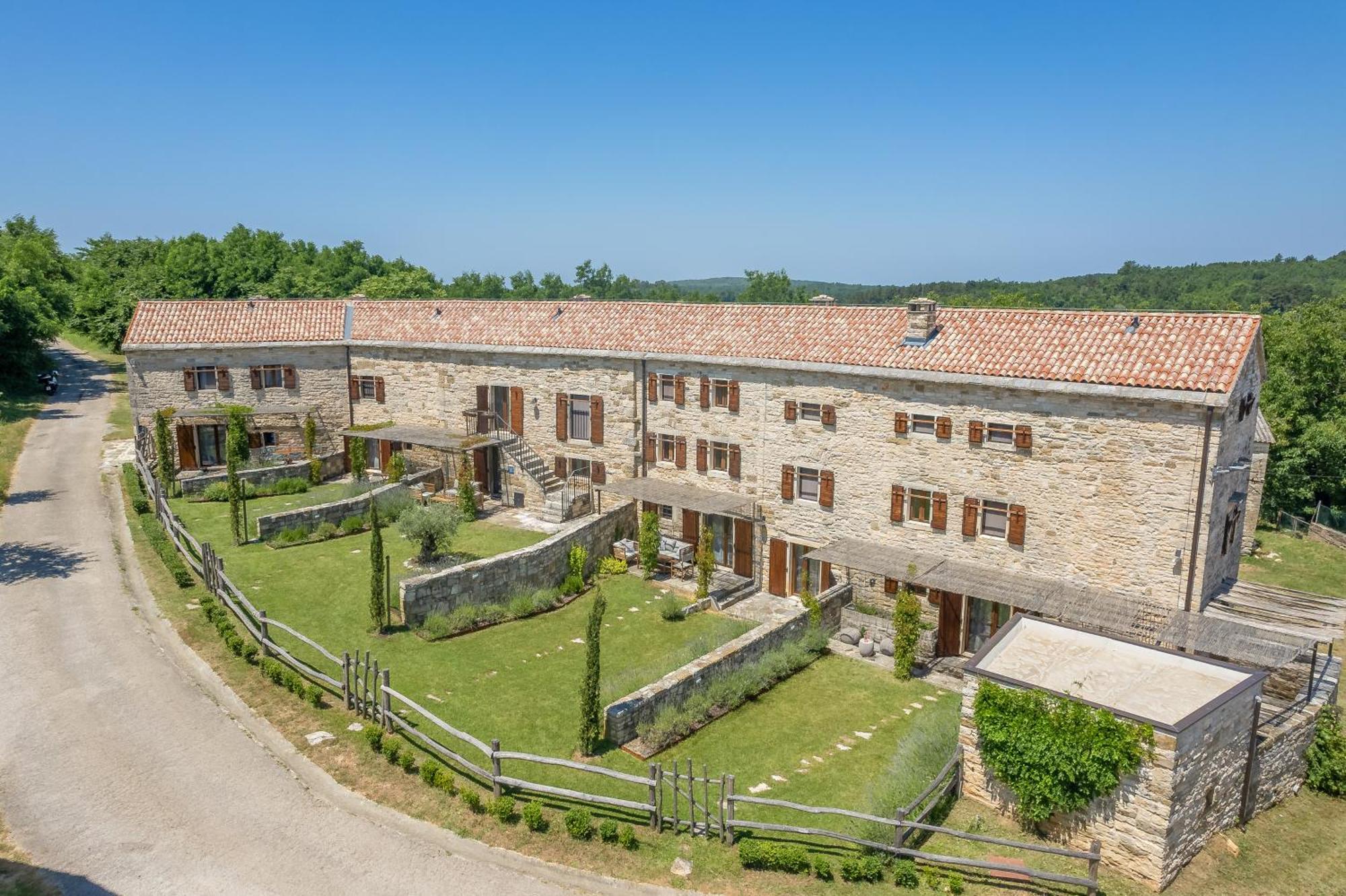 Villas Martincici With Large Pool Grožnjan Dış mekan fotoğraf