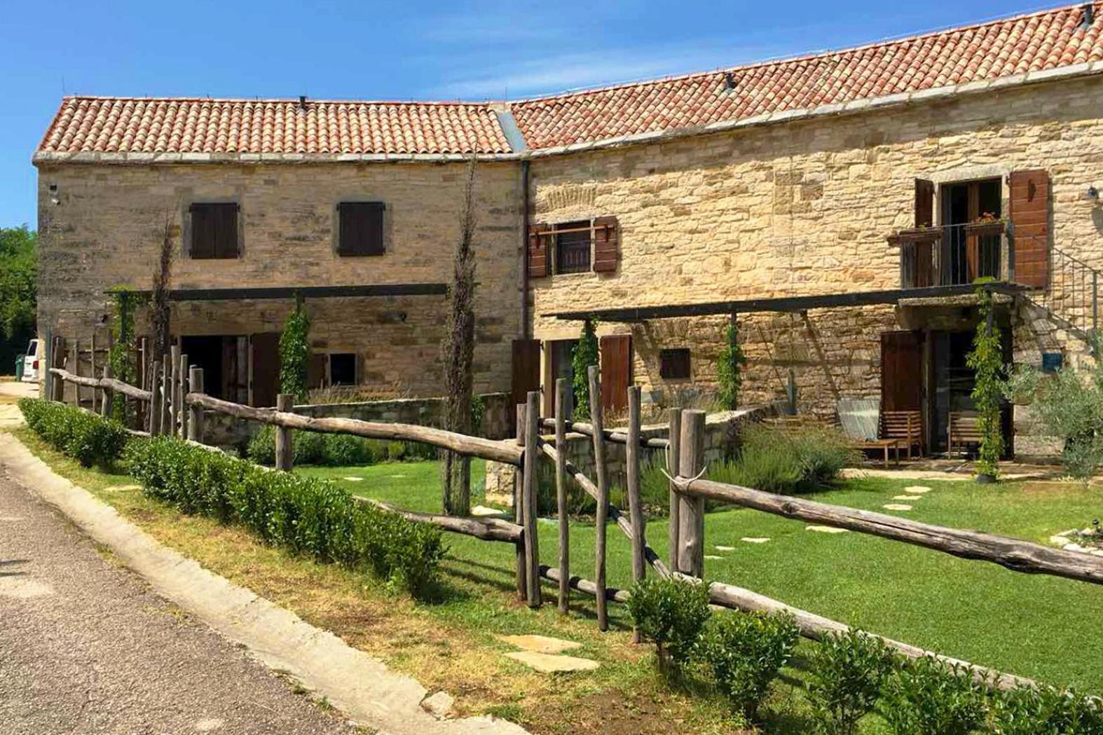 Villas Martincici With Large Pool Grožnjan Dış mekan fotoğraf