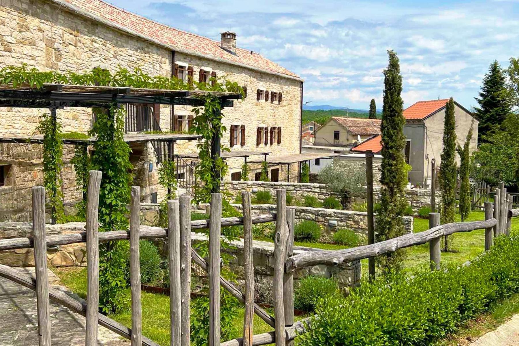 Villas Martincici With Large Pool Grožnjan Dış mekan fotoğraf