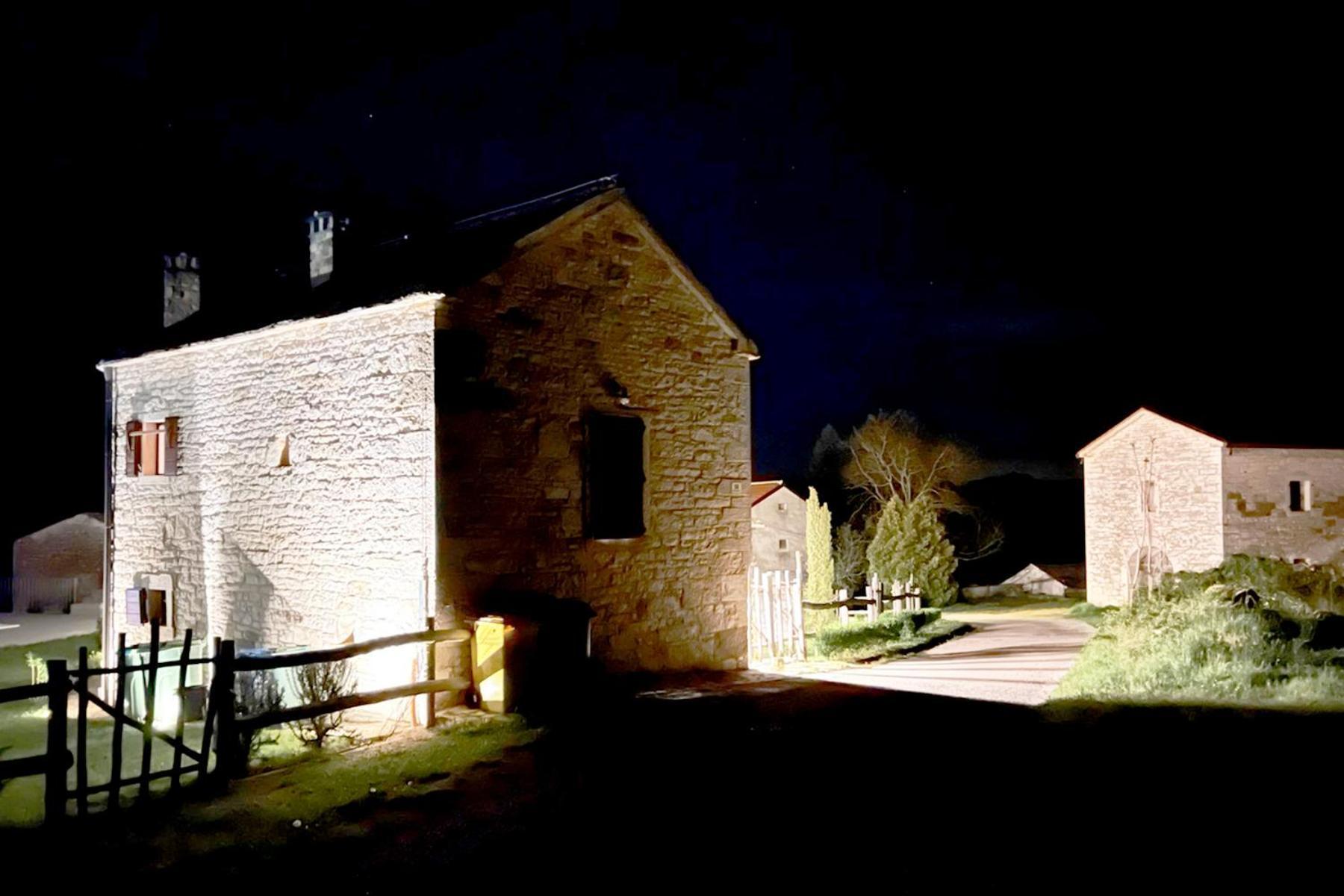 Villas Martincici With Large Pool Grožnjan Dış mekan fotoğraf